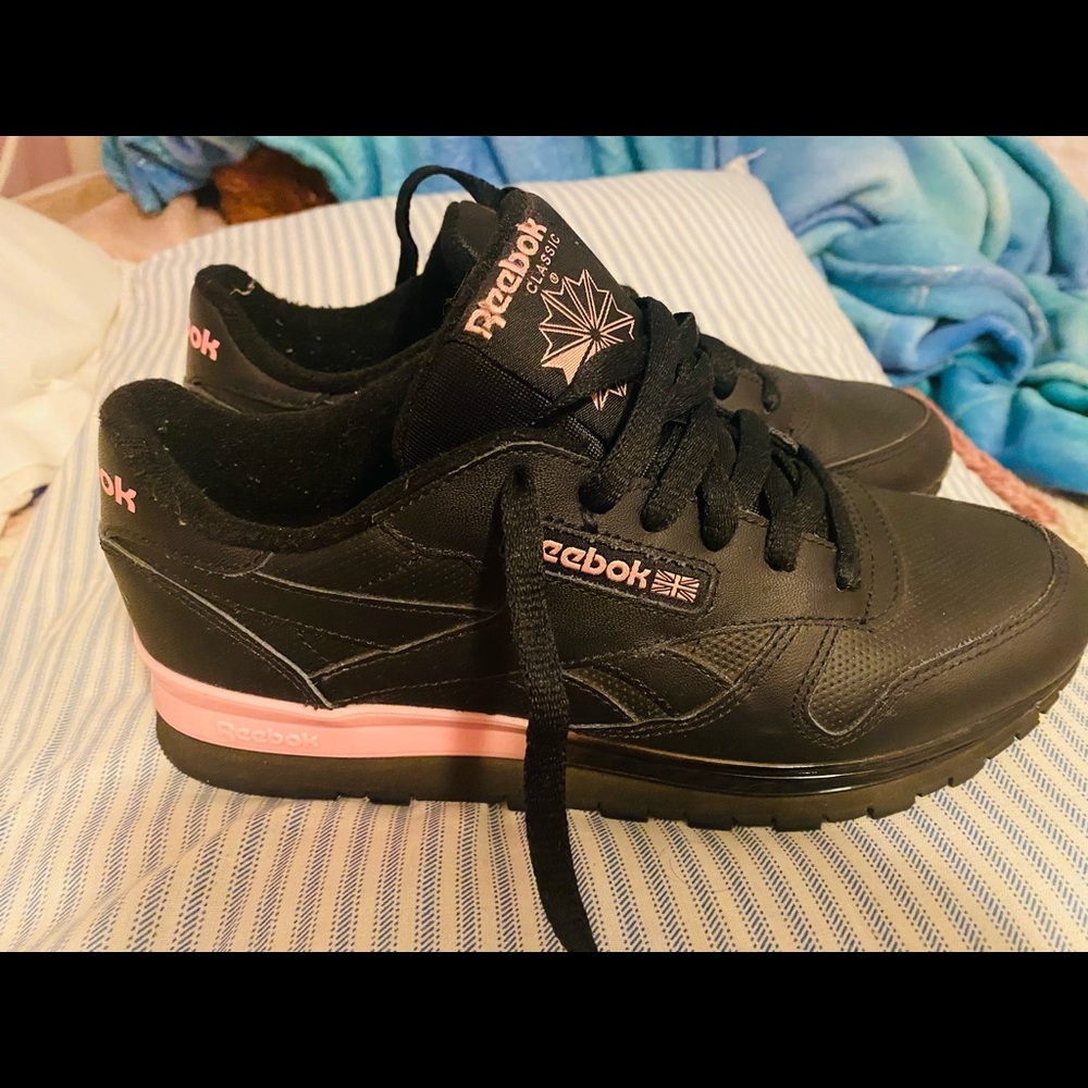 Women’s Reebok Classic Black and Pink size 7